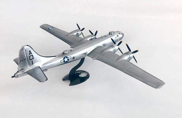 1:120 Boeing B-29 Superfortress with Swivel Stand