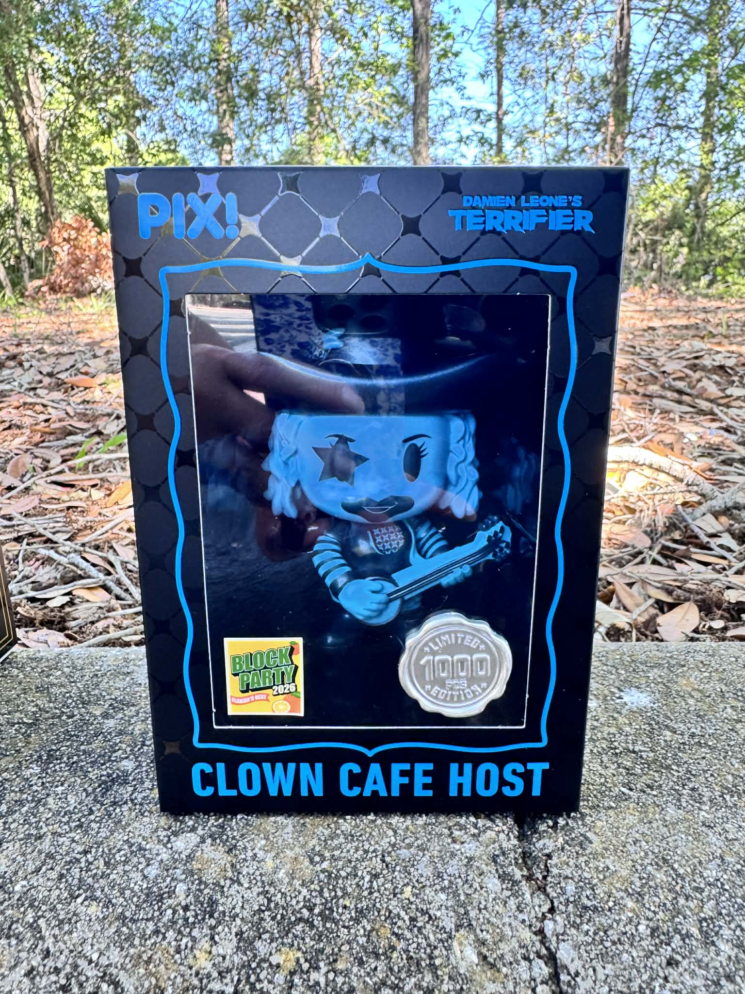 [Thrilljoy] [MEGACON Block Party] Terrifier Clown Cafe Host HERO LE1000 PIX Vinyl Figure with Protector Main image