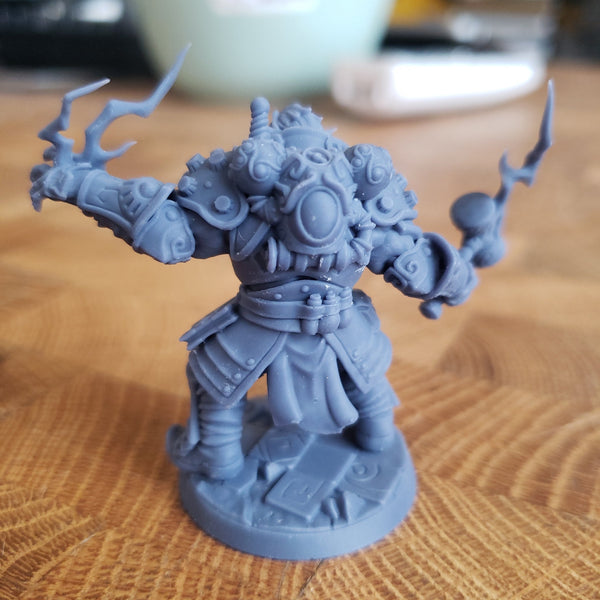Dumak Bronzebolt (Male Bugbear Sorcerer)