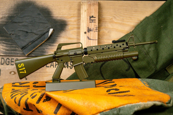 1/3 Scale Die Cast M16A1 Vietnam Rifle Grenadier Model, Green
