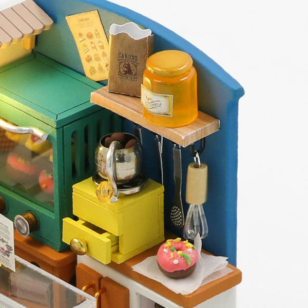 Lucky Sweet Room with dust cover