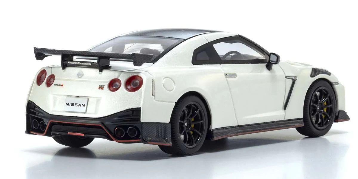 1/43 Scale Nissan GT-R NISMO 2022 Diecast Car (White)