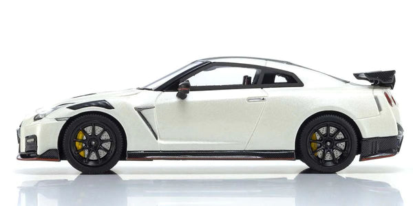 1/43 Scale Nissan GT-R NISMO 2022 Diecast Car (White)