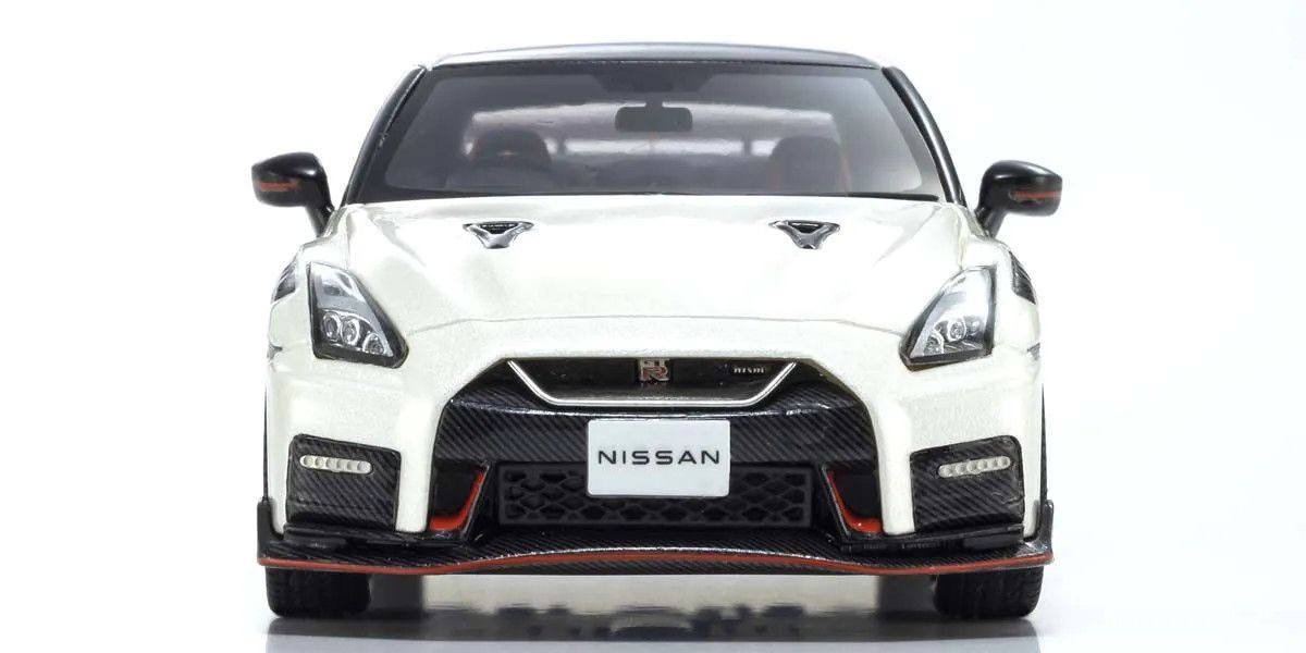 1/43 Scale Nissan GT-R NISMO 2022 Diecast Car (White)