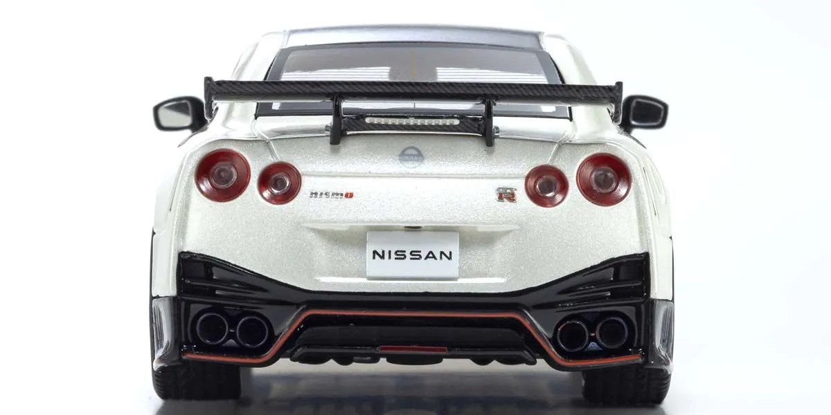 1/43 Scale Nissan GT-R NISMO 2022 Diecast Car (White)
