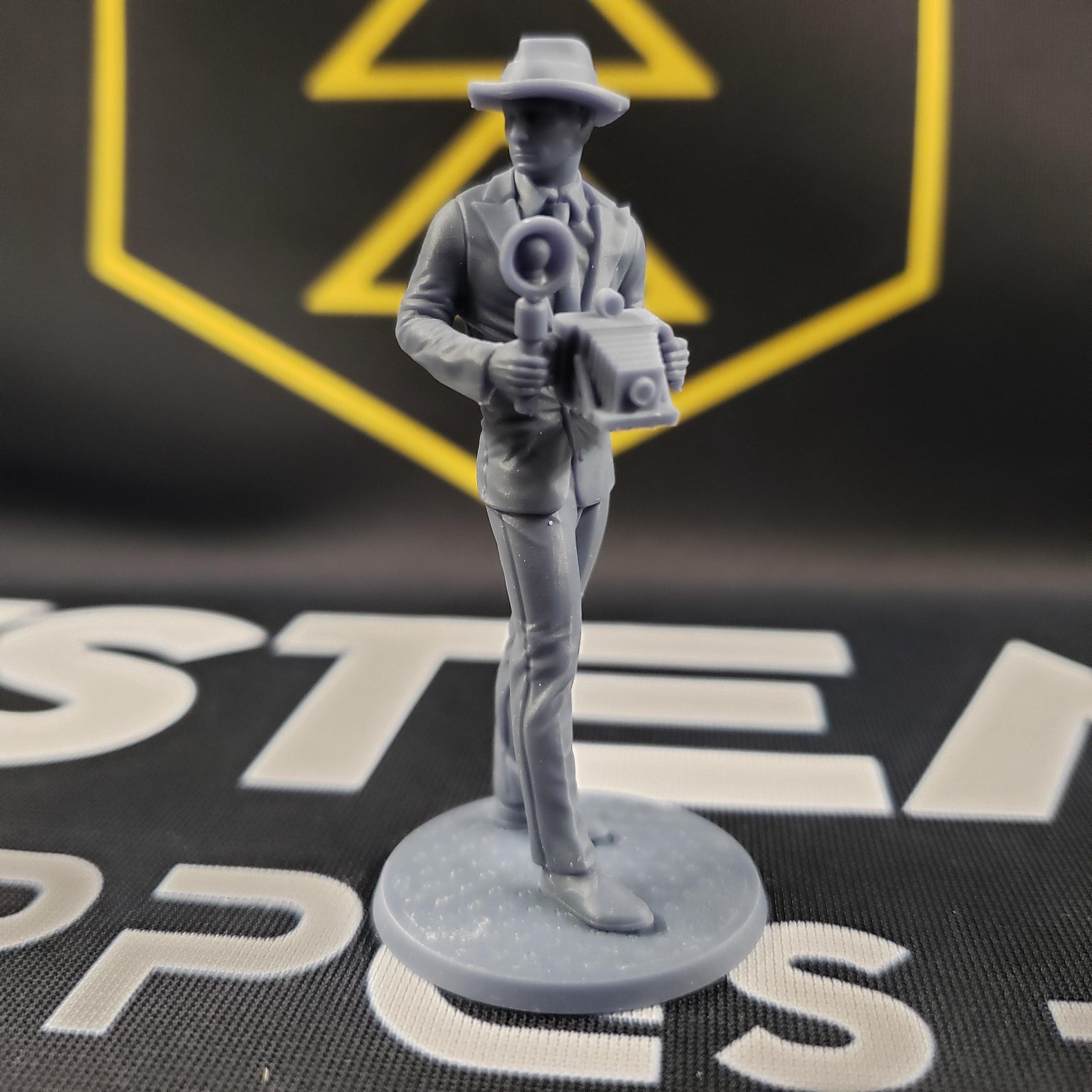 Arkham Compatible Investigator: The Photographer (Darrell Simmons)