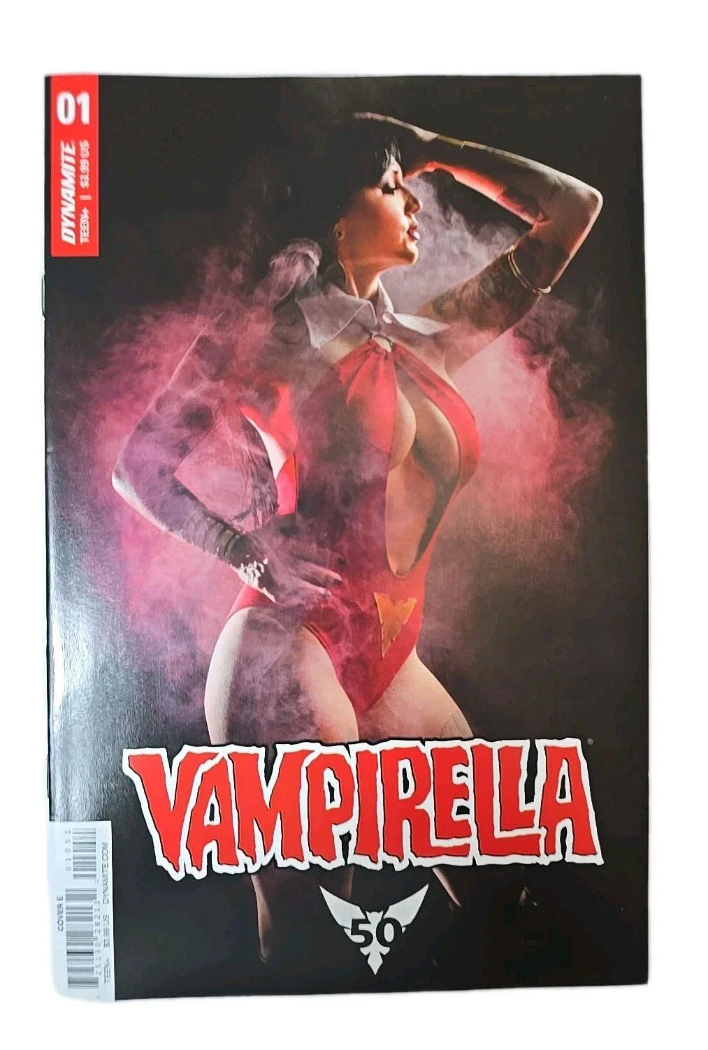 VAMPIRELLA #1 CVR E COSPLAY (07/17/2019) Main image