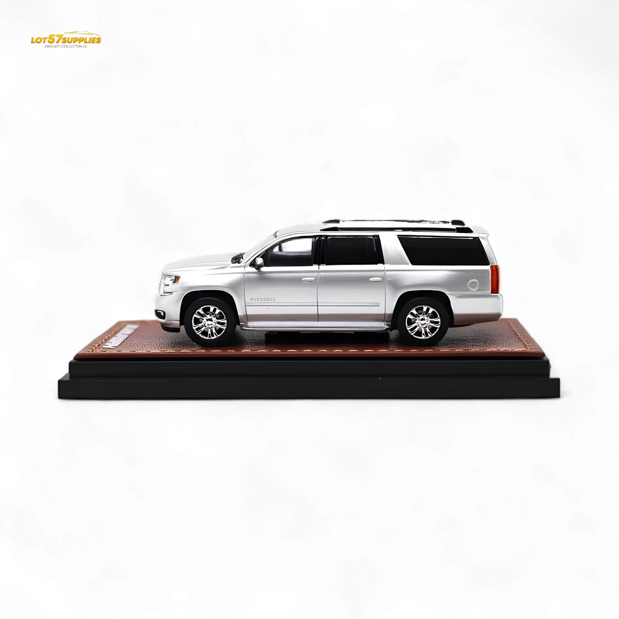 GOC Chevrolet Suburban 2015 - Silver 1:64 - Collectors World Toys