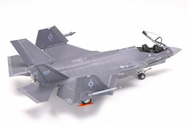1/72 Lockheed Martin F-35C Lightning II Plastic Model