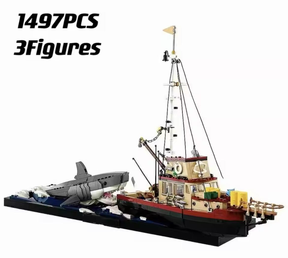 Jaws Building Blocks Set 21350 – Relive the Terror of Amity Island! Main image