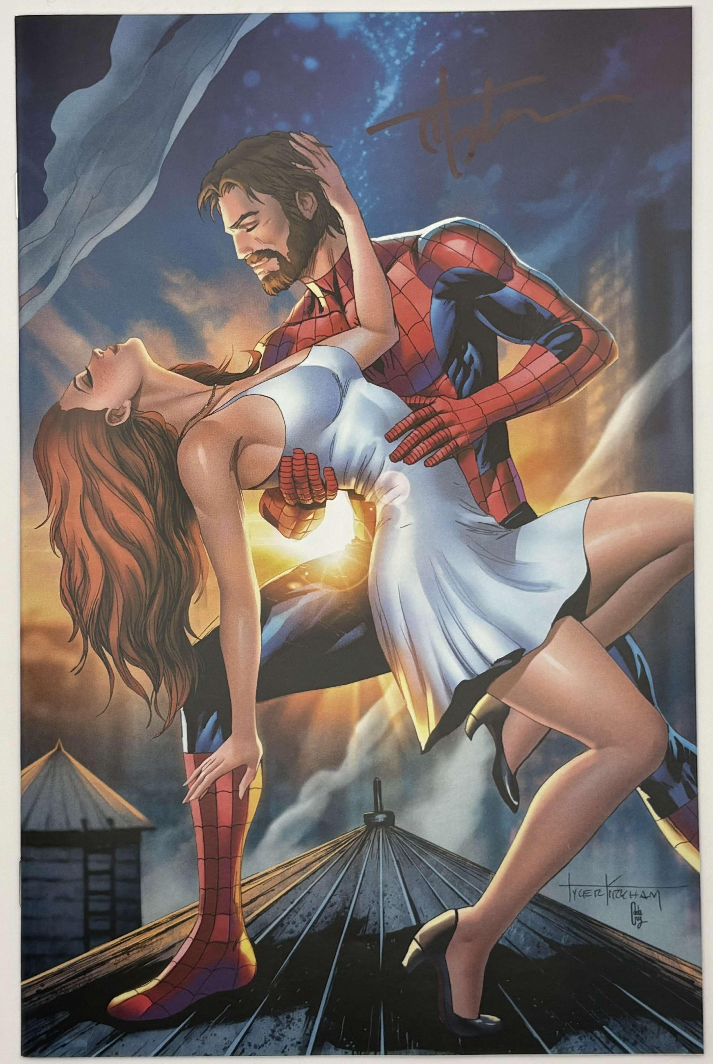 [Signed by Tyler Kirkham] ULTIMATE SPIDER-MAN #7 Tyler Kirkham Virgin Unknown EXCL - Collectors World Toys Main image
