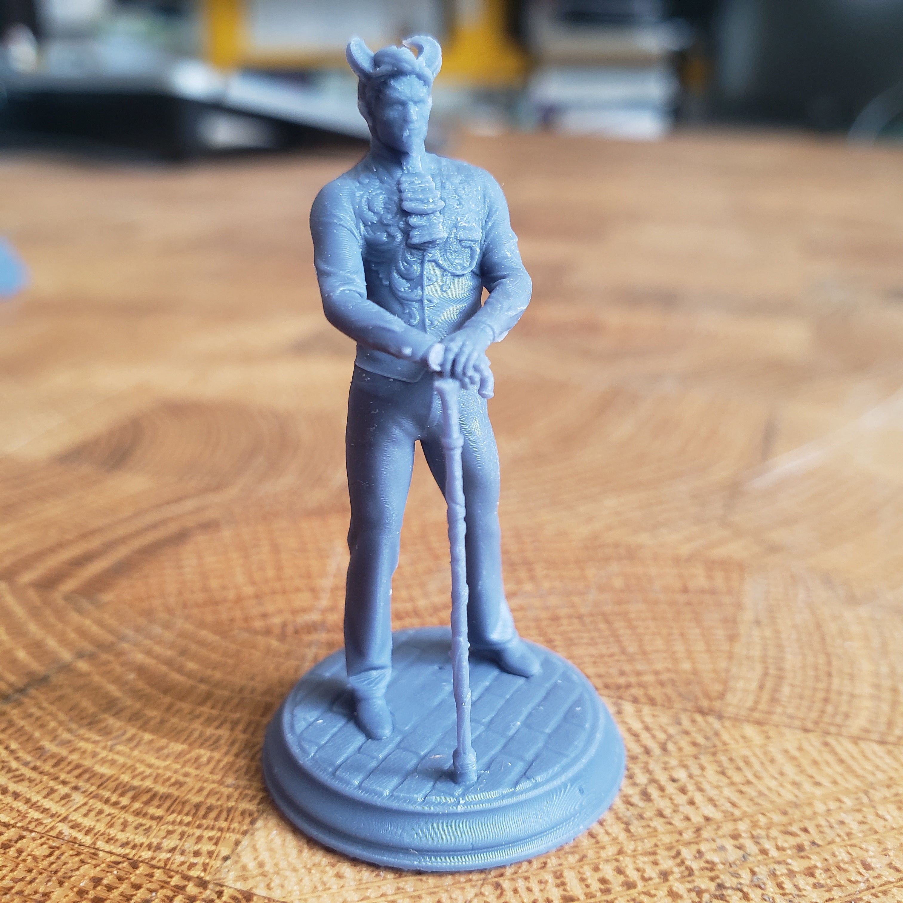 Xarvir Barikdral, The Fortunate (Male Tiefling Noble) -